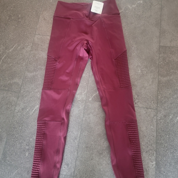 Fabletics Motion365+ Contour High-Waisted Legging in Black Shine - Picture 2 of 3